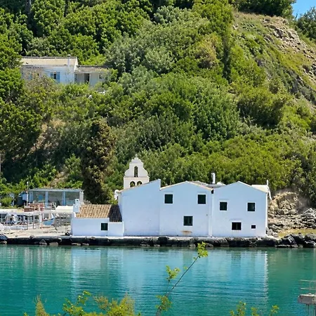 Armando Corfu Jacuzzi * Perama (Corfu)