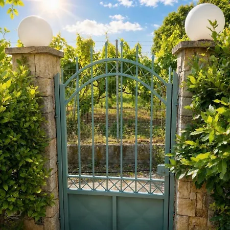 Armando Corfu Jacuzzi Perama